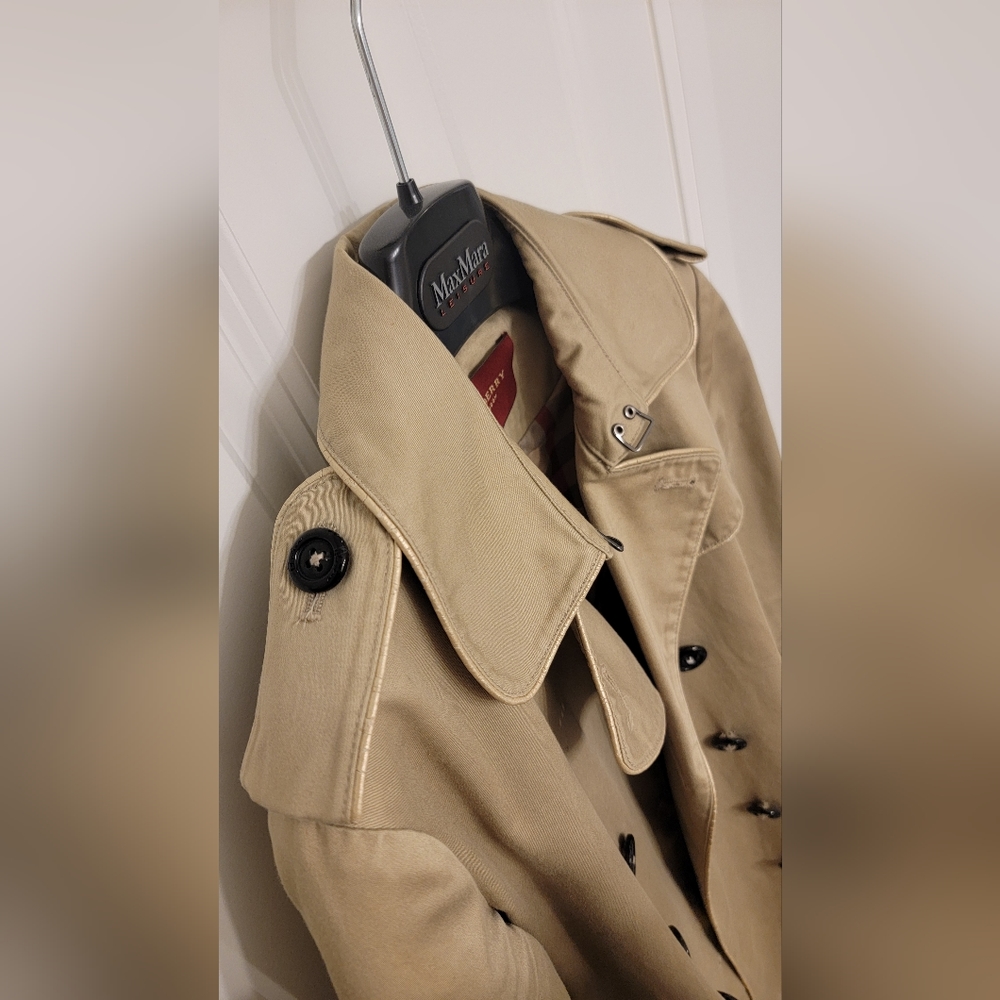 Burberry Khaki Tan Classic Double-Breasted Trench Coat - Picture 12 of 13
